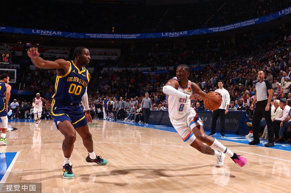 然而她却依 然而她却依